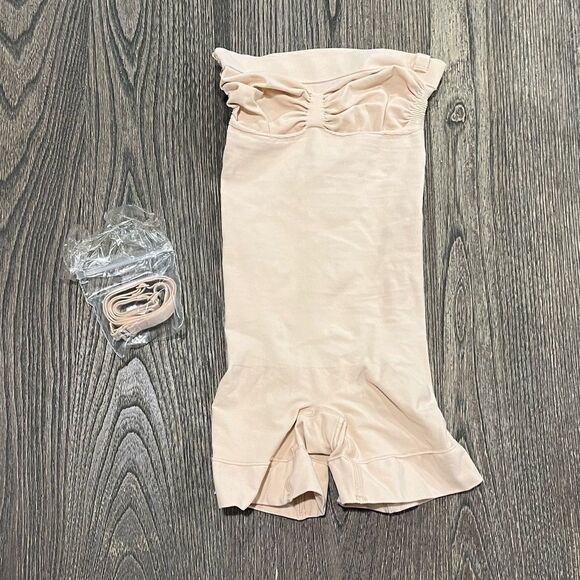 NWOT Skims Seamless Sculpt Strapless Shortie Removable Adjustable Straps Sand XS - Picture 2 of 5